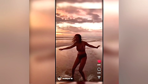 Brunette webcam sex video with nude in outdoor camera