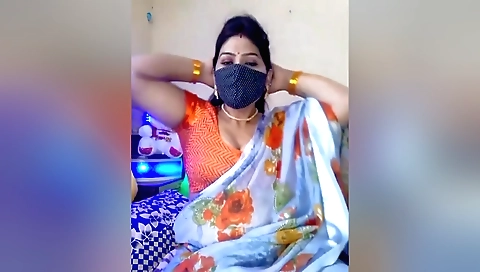 Indian bhabhi shows off her beautiful body in amateur video