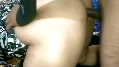 Indian babe shows us her nice butt and gets railed