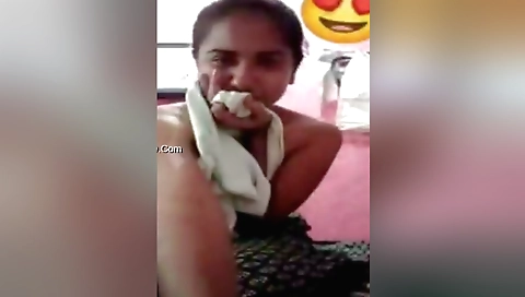 Indian teen shows her lovely boobs while having lips wet