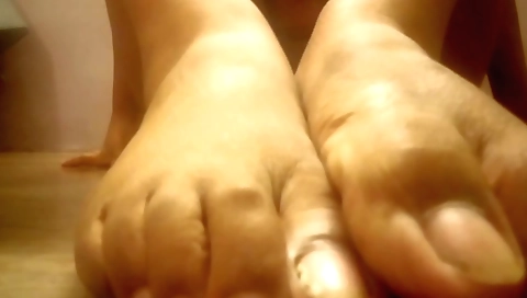 Hot solo amateur blonde shows off her body and face