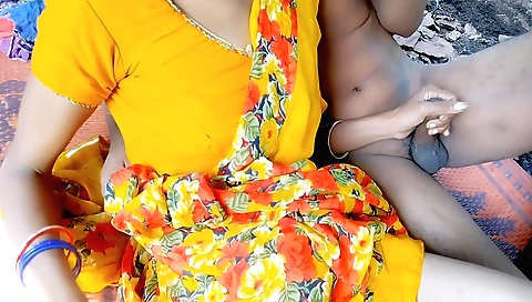 Indian hottie with a nice ass and a shaved cunt doing a handjob