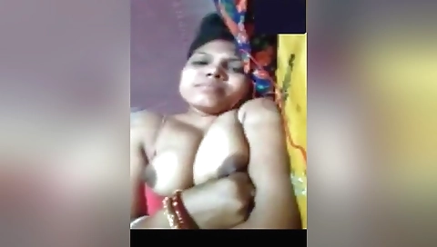 Today Exclusive-sexy Bhabhi Shows Her Boobs And Pussy On Vc 1