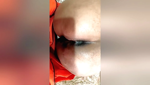 Indian babe with a big ass shows off her natural beauty