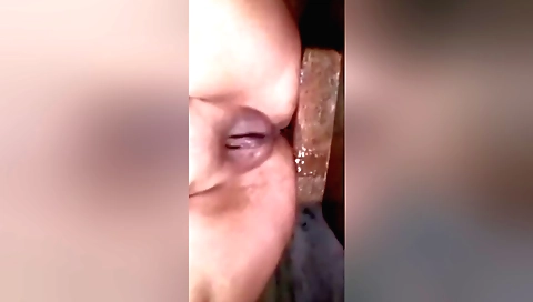 Hot indian solo bathing scene with a nice round ass