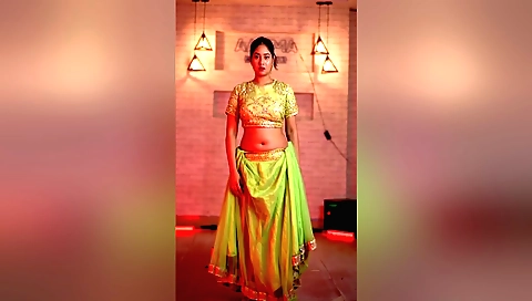 Huge Boob Gal Can Take A Deep Raw Dicking - Sarah Arabic