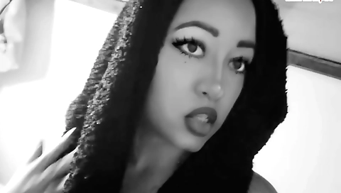 Amateur girl with a hot body and a sexy face shows her 18+