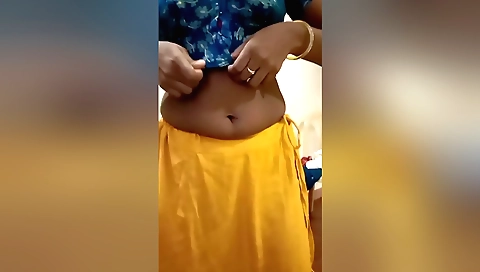 Sexy Indian brunette shows her pink bra in a video