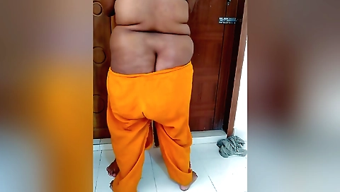 Brunette babe with big ass riding a big cock in hd