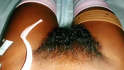 I am fucking my hairy pussy in homemade solo video