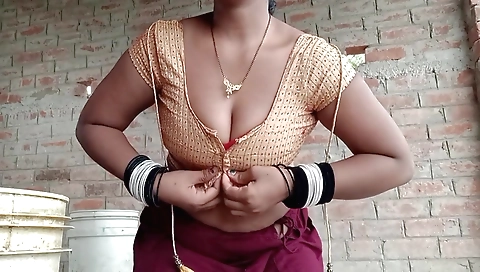 Brunette babe fucked herself in her own living room