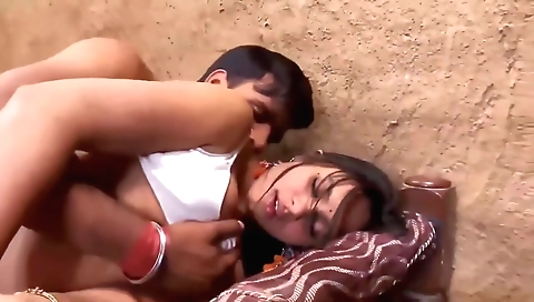 Amateur indian bhabhi gets fucked hard by a horny guy