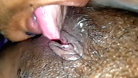 Indian chick sucks her lover's balls in the amateur video