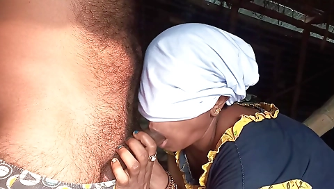 Indian girl gets her pussy creampied in the rooftop