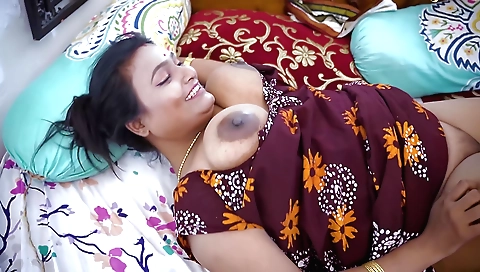 Milf enjoys a hot and hard fuck by guy on the backseat