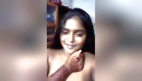 Chubby brunette is showing off her body in an amateur solo