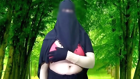 Hottie with a shaved pussy in her house is getting wet