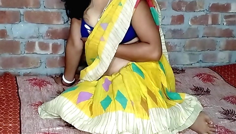 Indian teen is cumming in her hairy pussy during a hot show