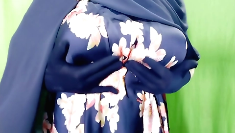 Hindu housewife in white dress seduces and enjoys a boner