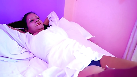 The Servant Fucked His Mistress In Desi Style While Massaging Her