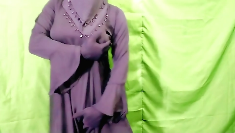 Solo girl with a sexy face and smiling face in a hd video