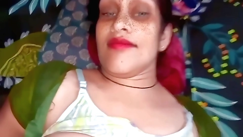Indian slut 18+ fucks her boyfriend in the bedroom 18+