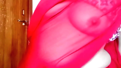 Amateur brunette chick masturbates on webcam in bed