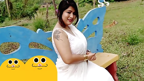 Solo female with big ass fucks anal for amateur porn