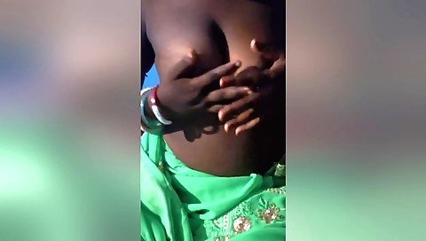 Indian slut gets fucked in her ass in a homemade solo video