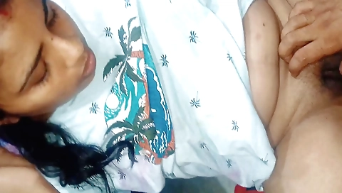 Brunette chick in her chit-chitt-chowt shows her huge boobs