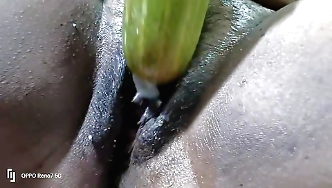 Indian amateur girl fucks with some juice in her pussy