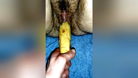 Indian woman in sexy shorts sucks a toy in her cunt