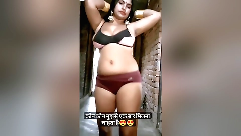 Bhabhi indian blonde in a bikini dances on the beach