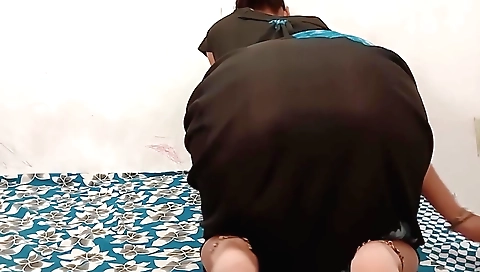 Busty indian sex babe shows off and gets off on webcam