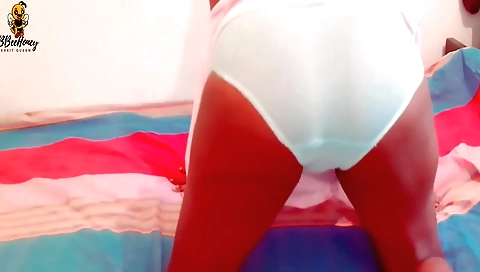 Indian chick gets to show off her booty on the webcam