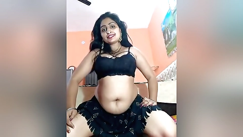 Hot and horny amateur indian chick showing off her tits