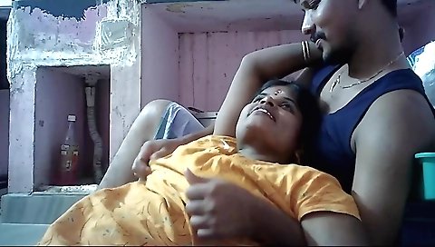 Indian housewife gets fucked in the bed in homemade porn