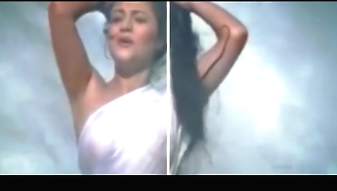 Indian naked babe with a big ass gives a naked performance