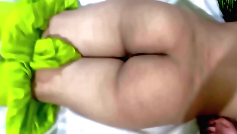 Indian girl with small tits gets massaged and fucked