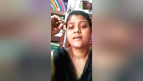 Today Exclusive- Desi Village Girl Shows Her Boobs On Vc