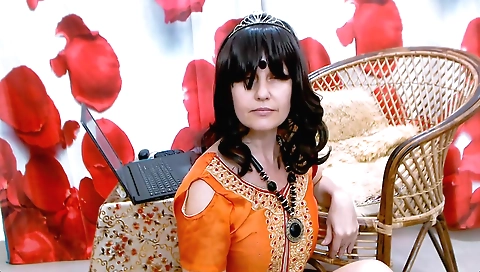 Amateur brunette video featuring her beautiful face