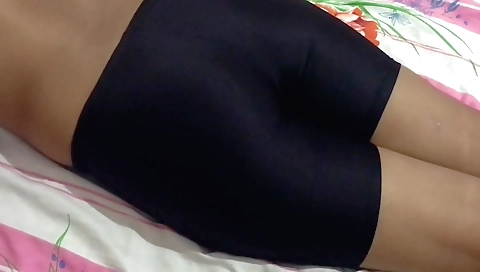 Hottie gets her asshole penetrated by an experienced dude