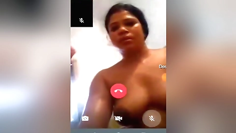 Indian babe shows how she gets her hairy bushes wet