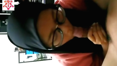 Hot woman in a hijab gets fucked in a nice homemade video