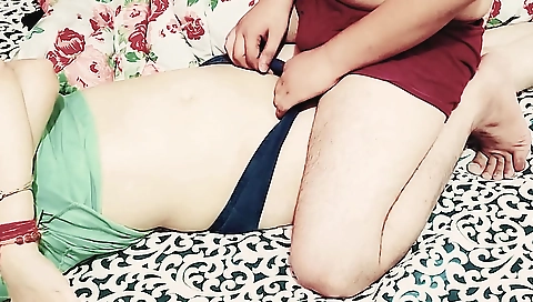 3-step mom showing her sexy face on amateur hd video