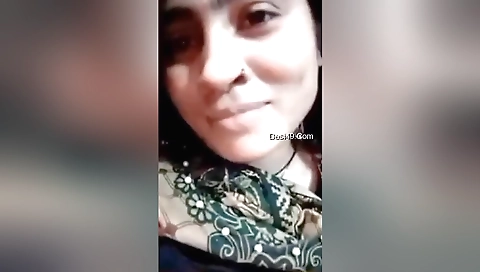 Brunette video shows her sexy boobs and tits in public