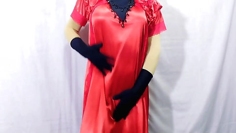 Indian girl makes it sexy in her own homemade solo