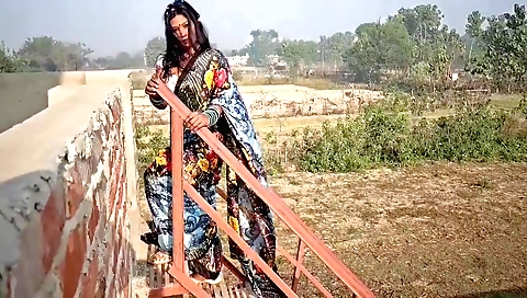 Indian babe with a cute face makes a homemade video