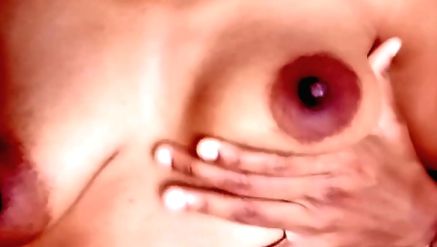 Indian chick takes off her outfit and shows her ass