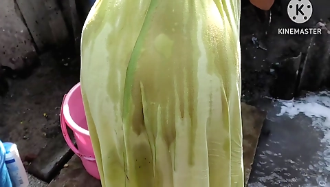 Big natural ass amateur solo girl enjoying her body in bath